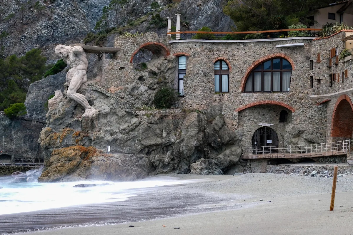 Statue of the Giant of Monterosso